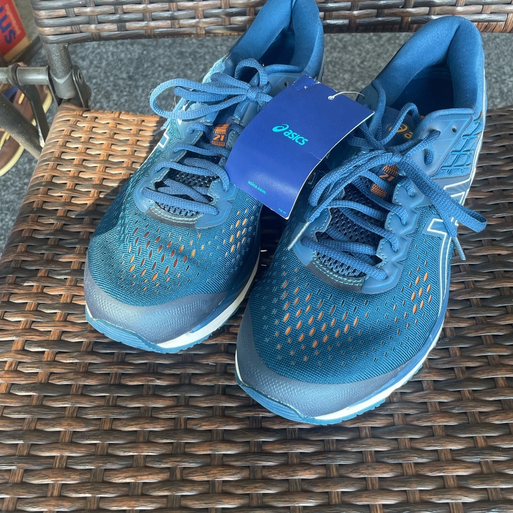 Men’s Aasics gel cumulus 21 sneakers sz. 10